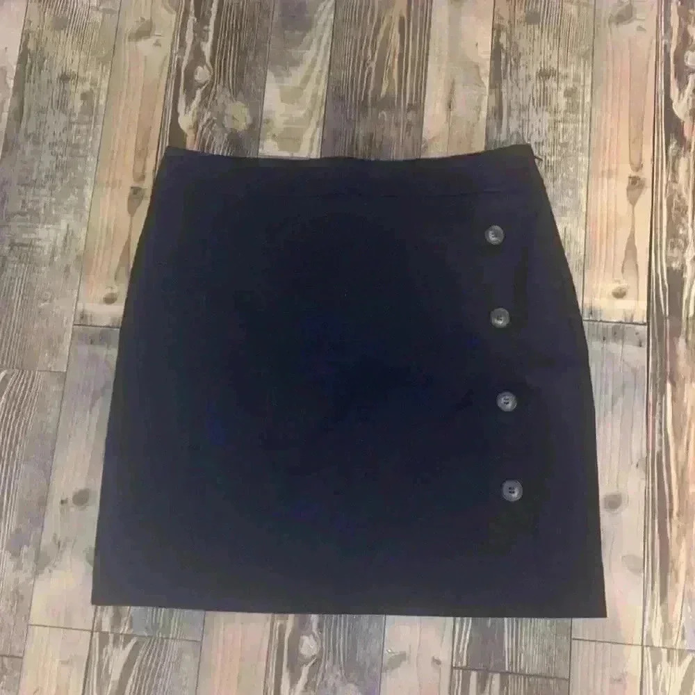 Ann Taylor Factory Black skirt with button detailing size 12